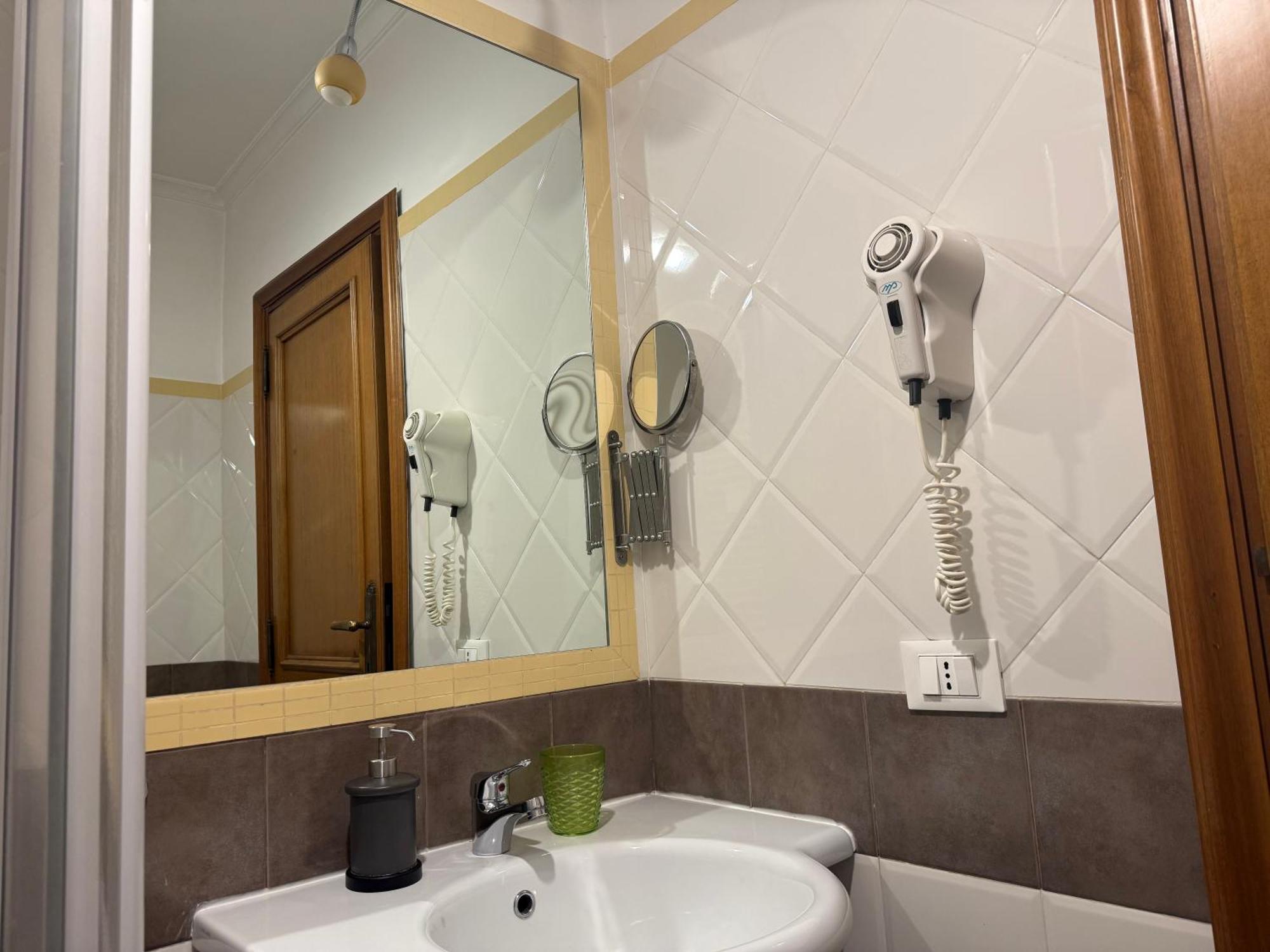 Anthony House, Anthony Floor 3, Castro Pretorio Lägenhet Rom